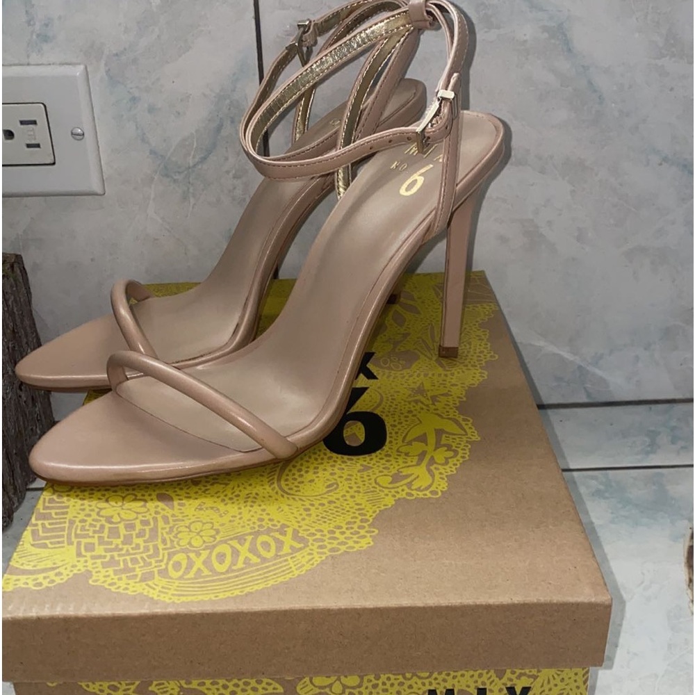 Mix No. 6 Womens Keisy Ankle Strap Sandal Tan Stiletto Heel Buckle  8 1/2M